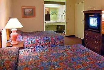 Anaheim Camelot Inn & Suites