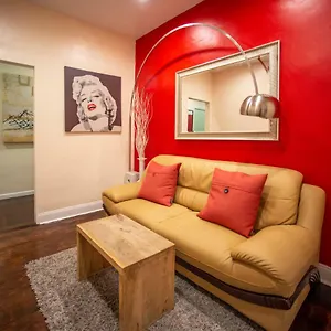 https://private-room-in-a-family-apartment-15-minutes-to-times-square.us-newyorkcity.com